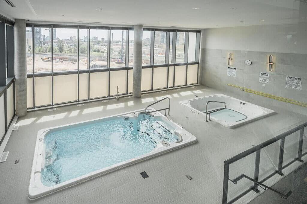 Stylish 2Br Condo - Balcony - Stunning City View Kitchener Buitenkant foto