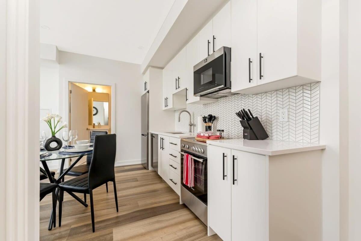 Stylish 2Br Condo - Balcony - Stunning City View Kitchener Buitenkant foto