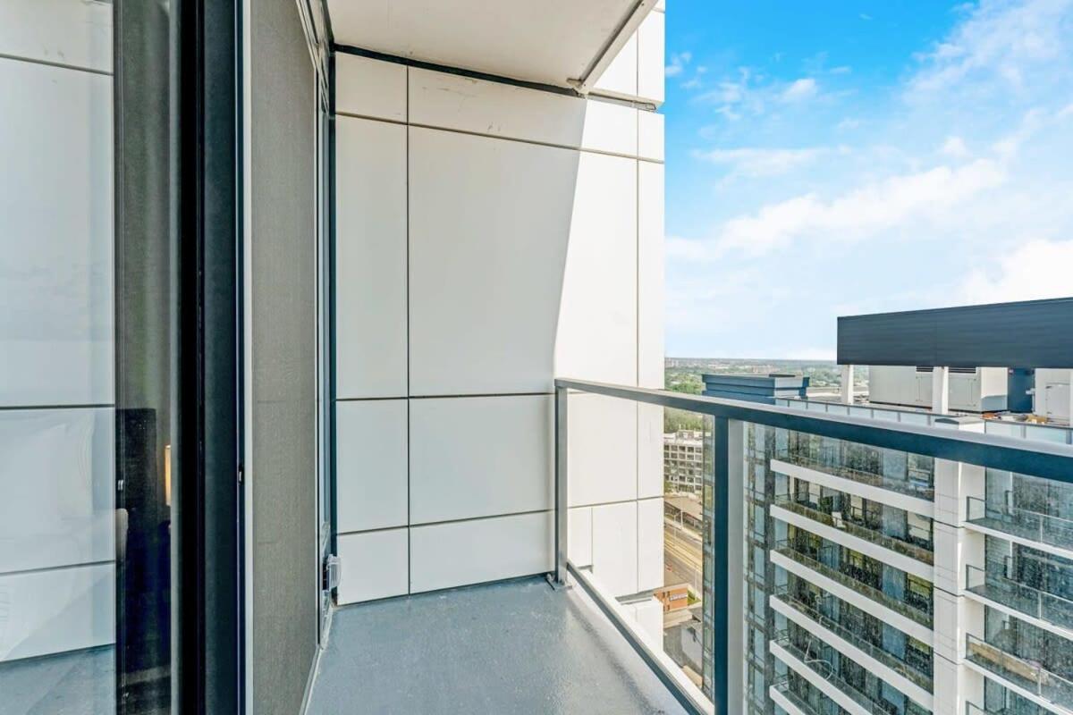 Stylish 2Br Condo - Balcony - Stunning City View Kitchener Buitenkant foto