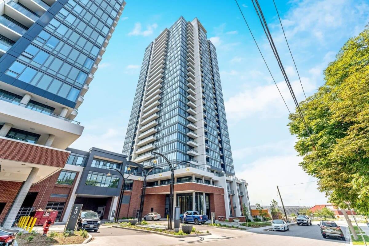 Stylish 2Br Condo - Balcony - Stunning City View Kitchener Buitenkant foto