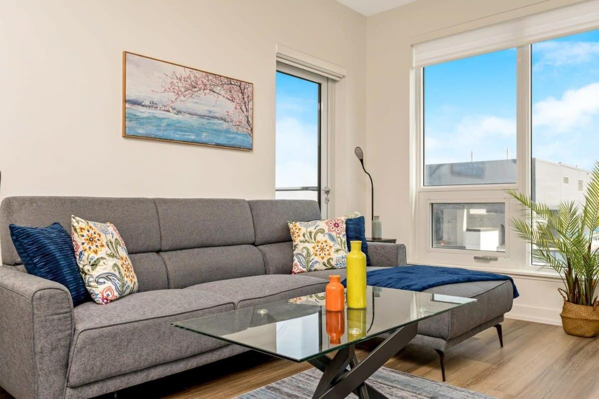 Stylish 2Br Condo - Balcony - Stunning City View Kitchener Buitenkant foto